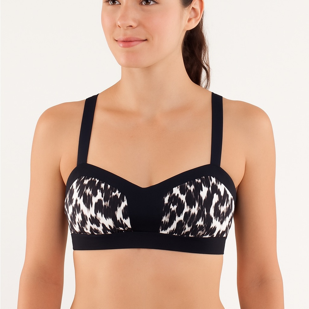 (B22) Lululemon crisscross back sports bra, Size 8